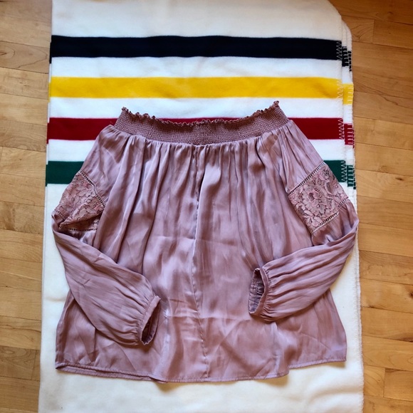 Miami Lace Off the shoulder shirt - Picture 2 of 3